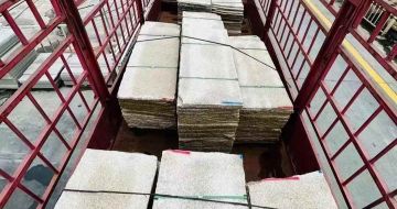 西藏 黄金麻花岗岩荔枝面，光面毛板装车完成