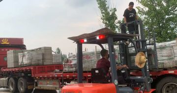 西藏 黄金麻冰裂纹，地铺石装车