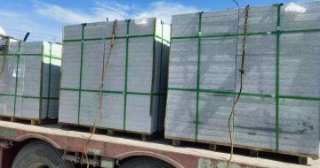 西藏 芝麻白花岗岩地铺石装车日常