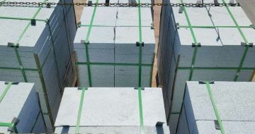 西藏 芝麻白花岗岩5公分地铺石 花岗岩厂家工厂装车日常