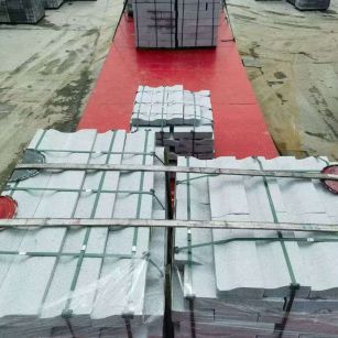 西藏 芝麻白仿形加直形路沿石出货日常