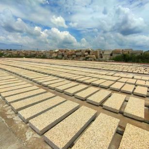 西藏 黄金麻荔枝面花岗岩石材地铺石防护中