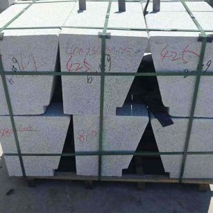 西藏 芝麻白异形坐凳，石凳