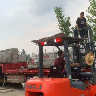 西藏 黄金麻冰裂纹，地铺石装车