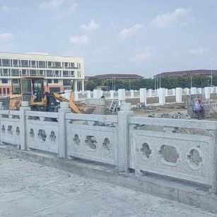 西藏 白麻花岗岩荔枝面河道栏杆