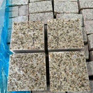 西藏 黄金麻花岗岩自然面小方块，弹石，马蹄石等