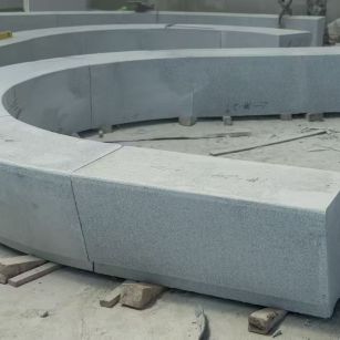 西藏 芝麻白花岗岩光面弧形坐凳