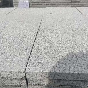 西藏 白麻花岗岩石材推荐 荔枝面地铺石