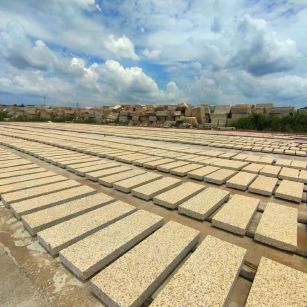 西藏 黄金麻花岗岩荔枝面地铺石防护中