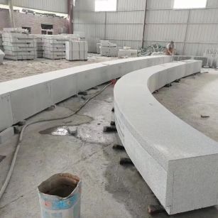 西藏芝麻白花岗岩石板材 园林光面弧形坐凳