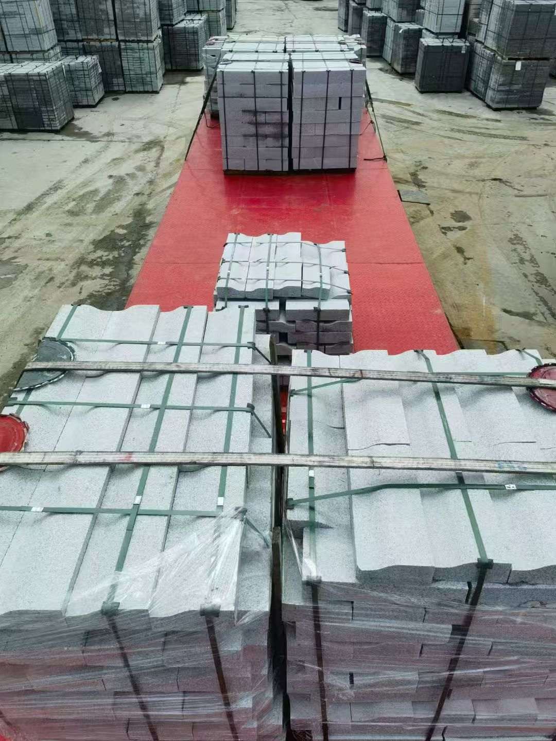 西藏 芝麻白仿形加直形路沿石出货日常