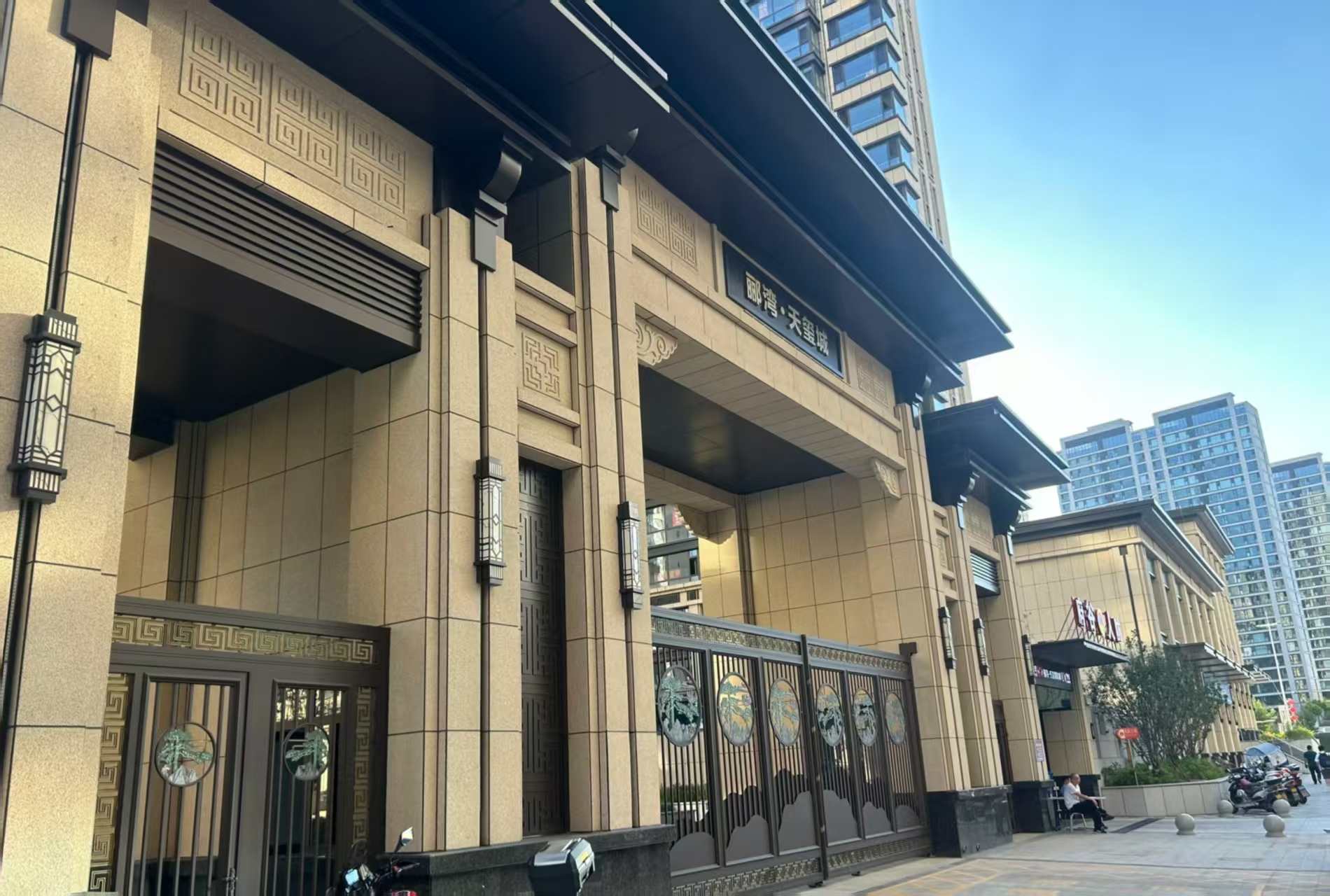 西藏 黄金麻花岗岩荔枝面小区门楼外墙干挂