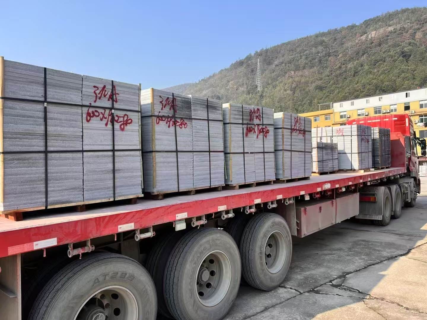 西藏 芝麻灰地铺石出货日常