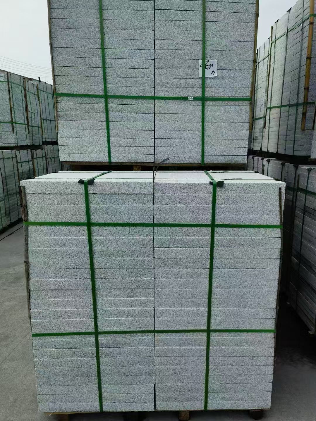 西藏 芝麻白火烧，园林广场市政工程地铺石，1.8~5.0厚均有现货