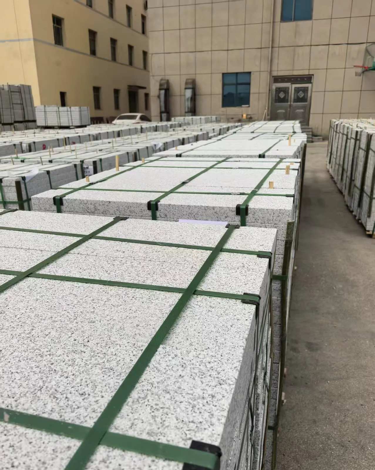 西藏 白麻花岗岩5.0公分荔枝面地铺石