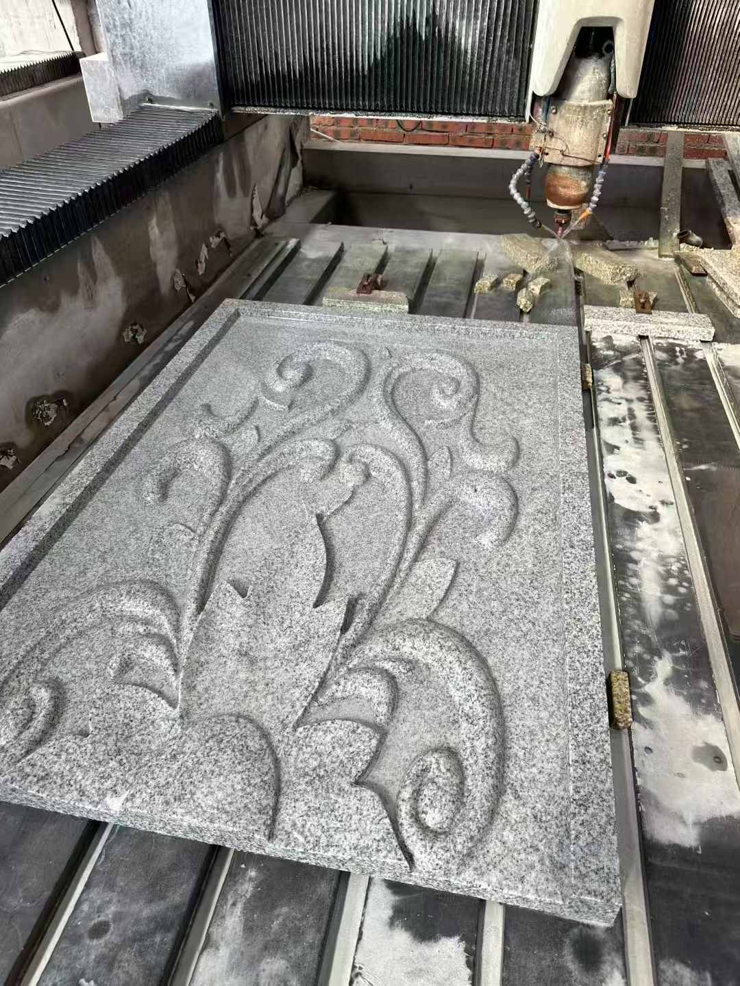 西藏 白麻别墅干挂雕花板