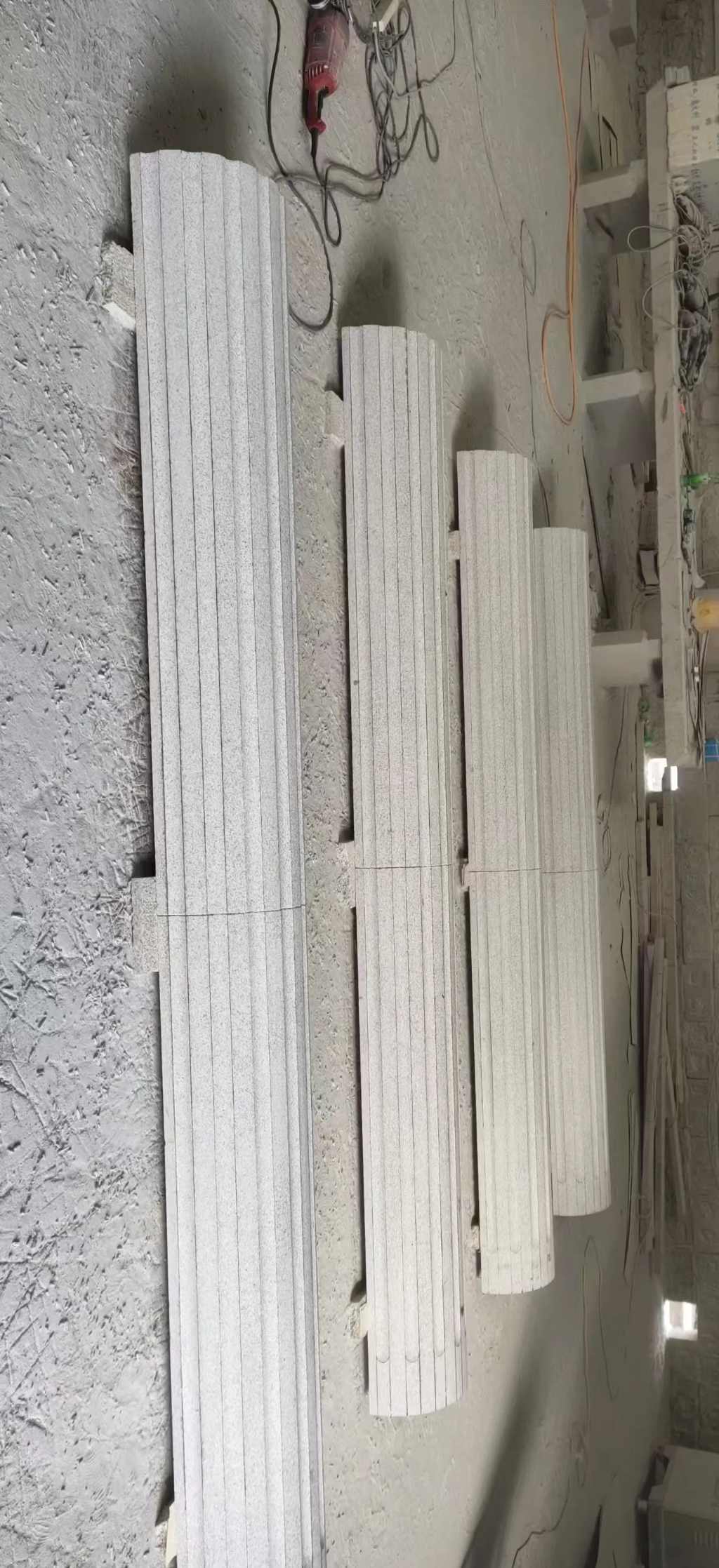 西藏 花岗岩厂家带你看白麻花岗岩门楼大柱柱皮