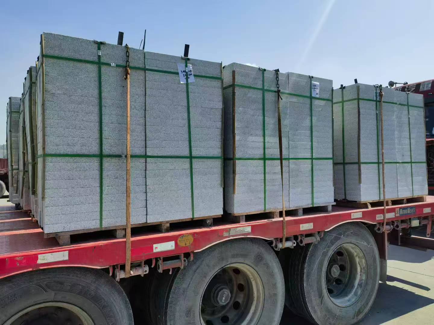 西藏芝麻白花岗岩出货日常地铺石