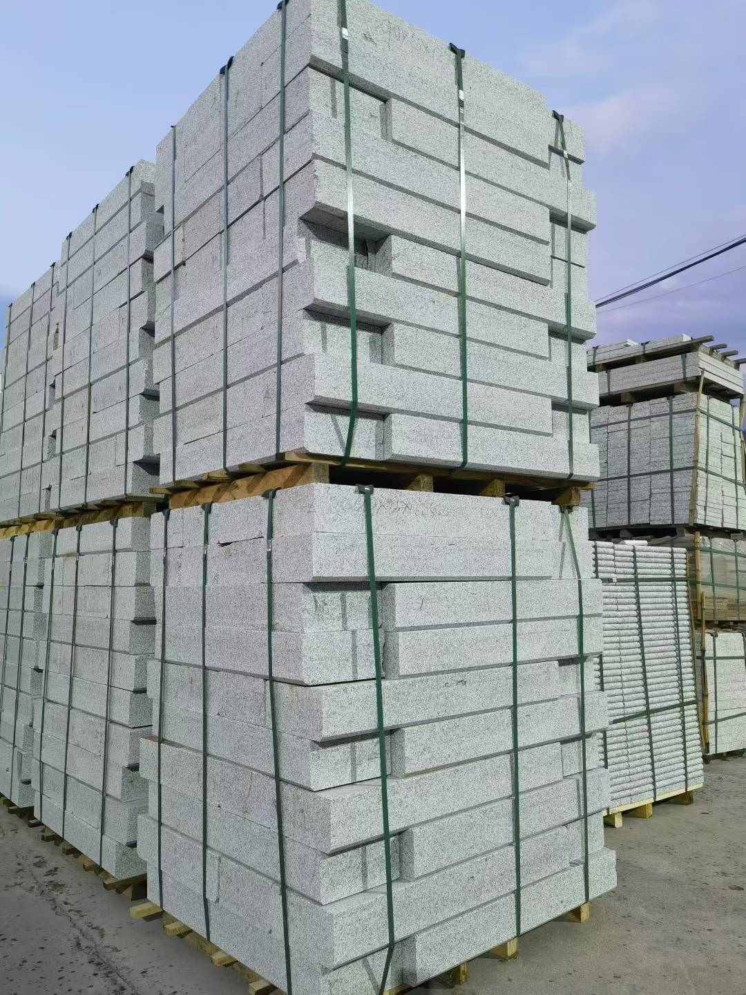 西藏 芝麻白花岗岩路沿石，路缘石，路肩石，道牙，立缘石，马路牙子，街沿石，侧石等