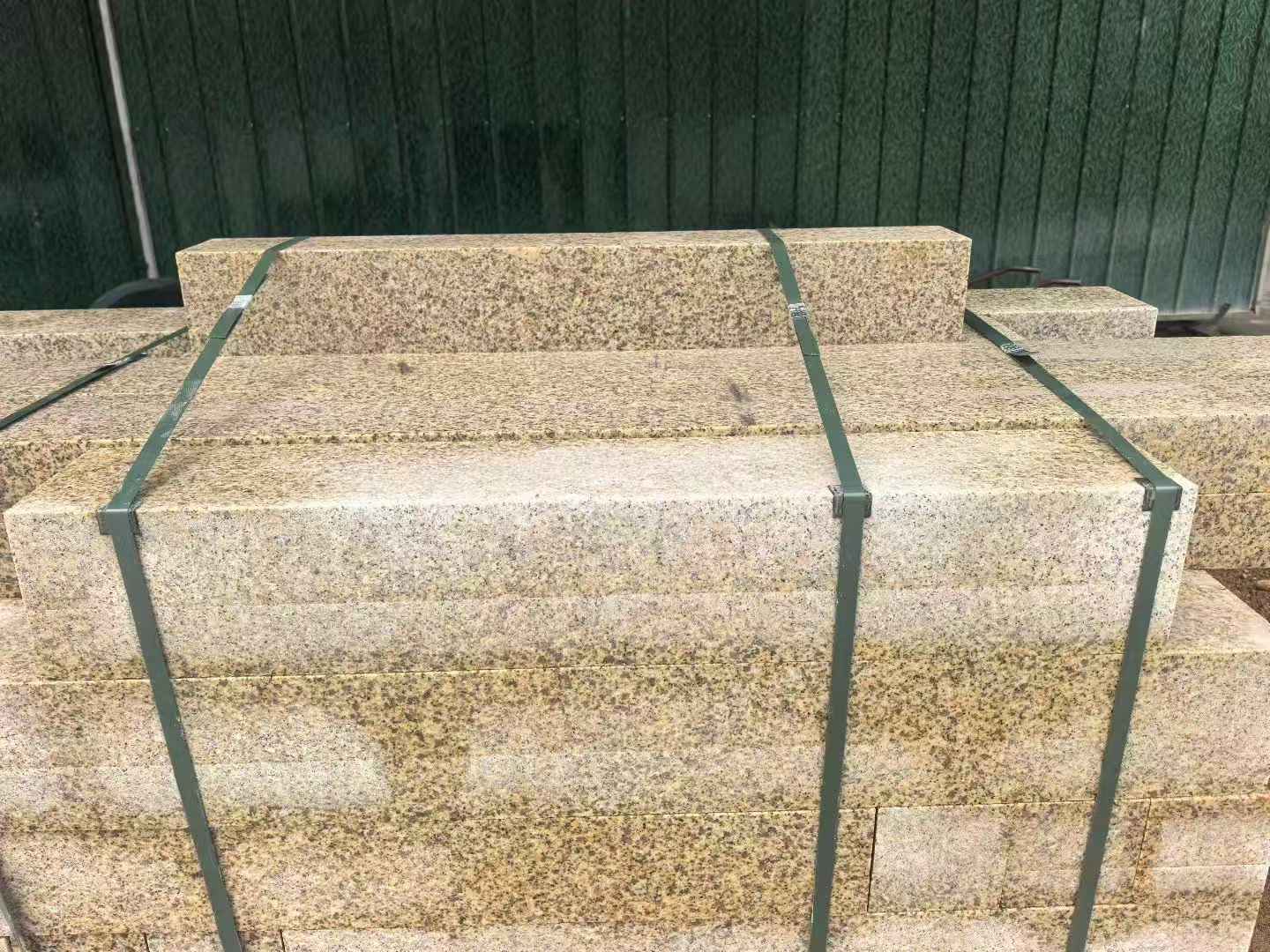 西藏 黄金麻花岗岩石材机切面栏杆料半成品