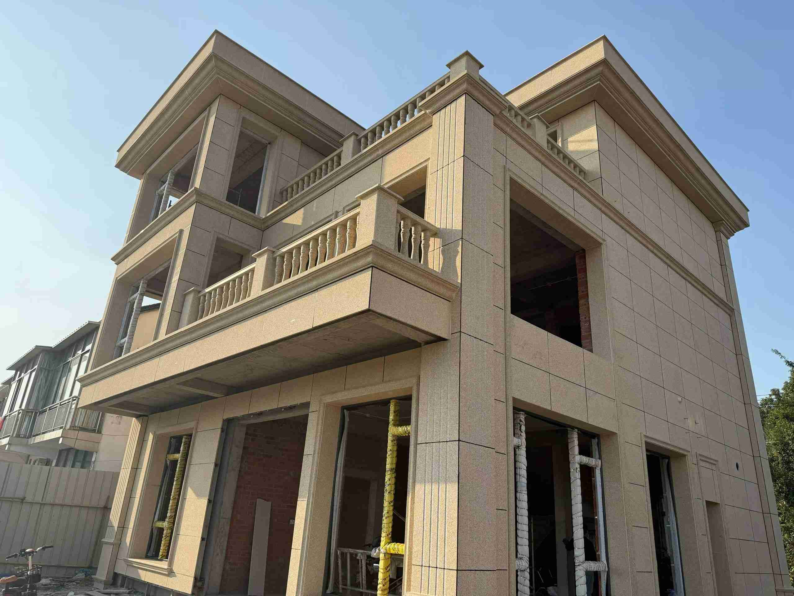 西藏 黄金麻花岗岩石材荔枝面外墙干挂效果展示