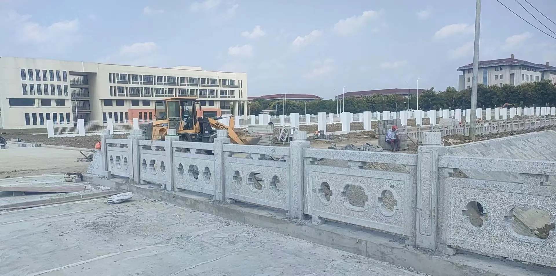 西藏 白麻花岗岩荔枝面河道栏杆