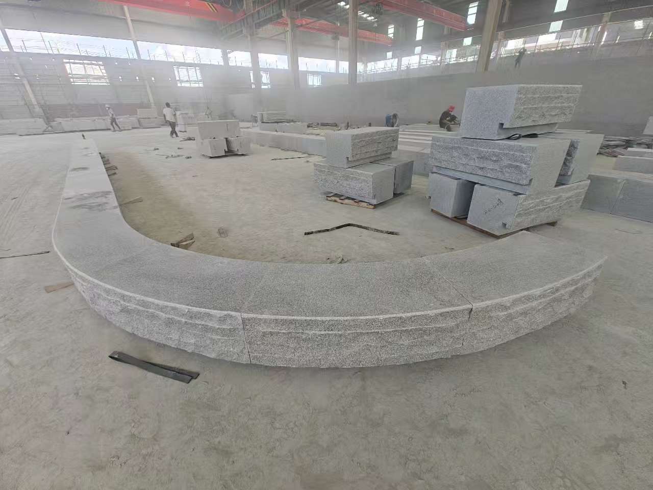 西藏 芝麻白异形坐凳，自然面光面弧形加工