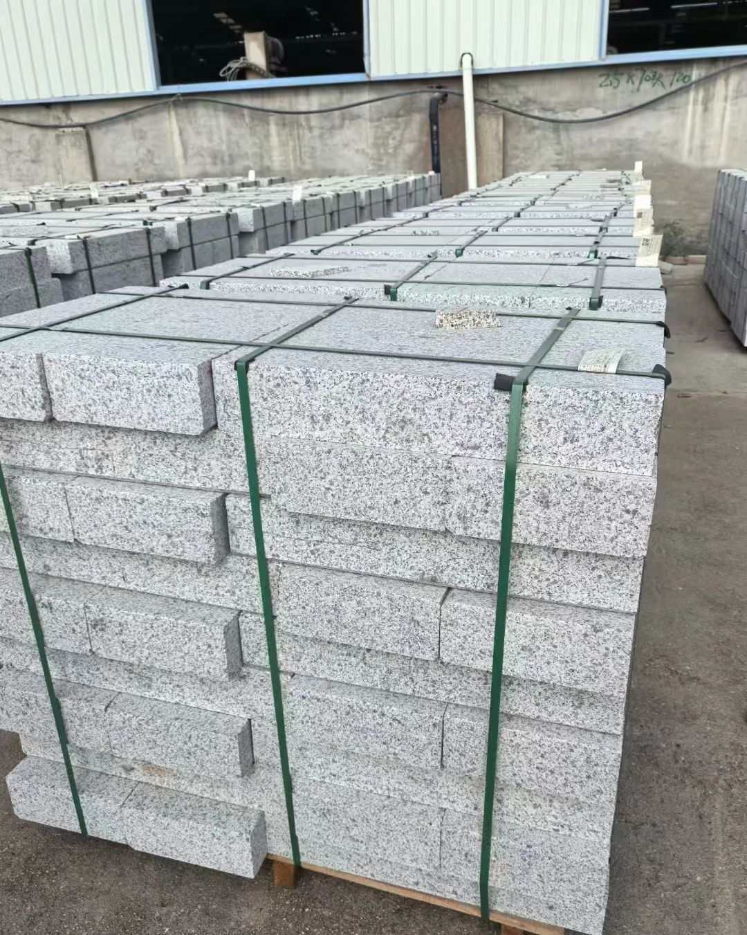 西藏 白麻花岗岩路沿石，弧形路沿石，道牙石，马路牙子，界石，路缘石，平沿石，直岩石，平缘石等