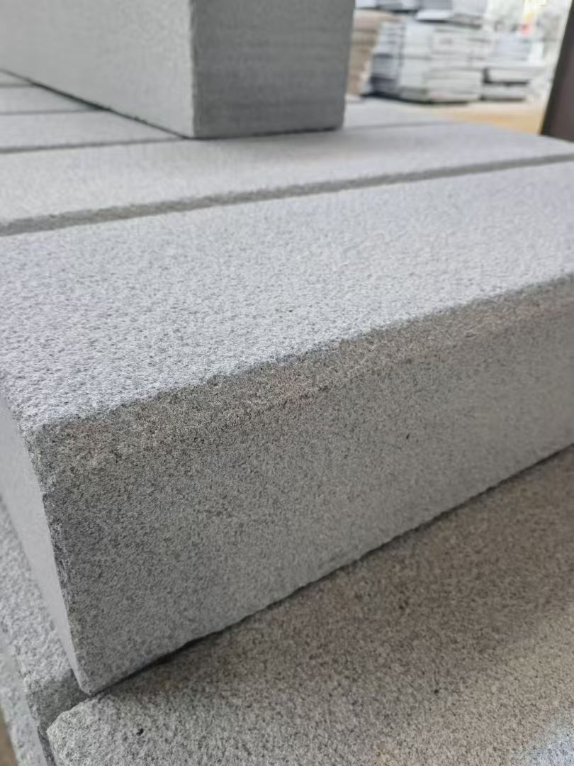 西藏 芝麻灰荔枝面路沿石