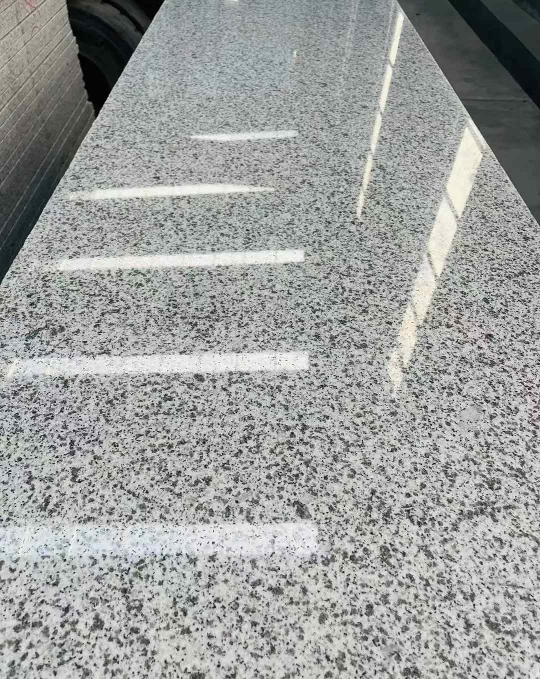 西藏 白麻花岗岩光面毛板