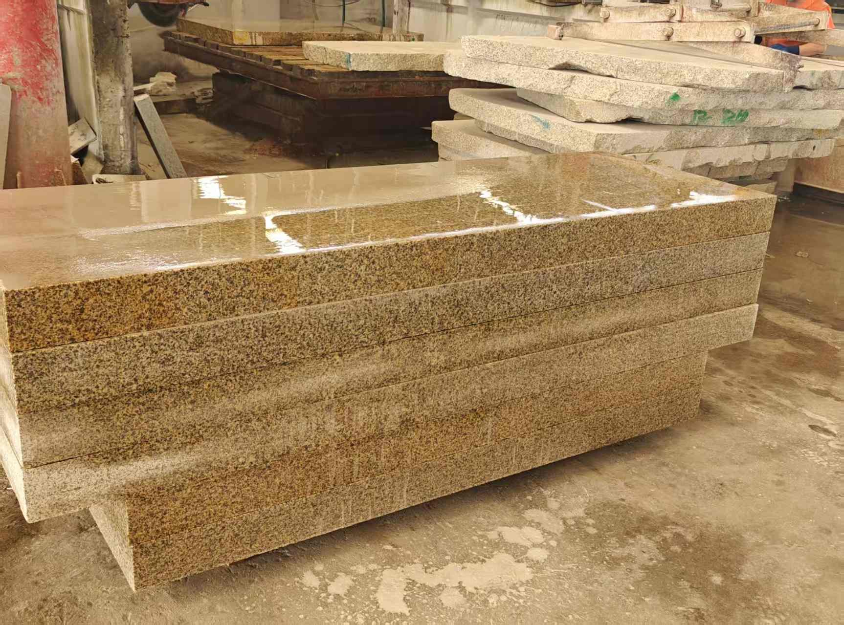 西藏 黄金麻栏杆料半成品加工中