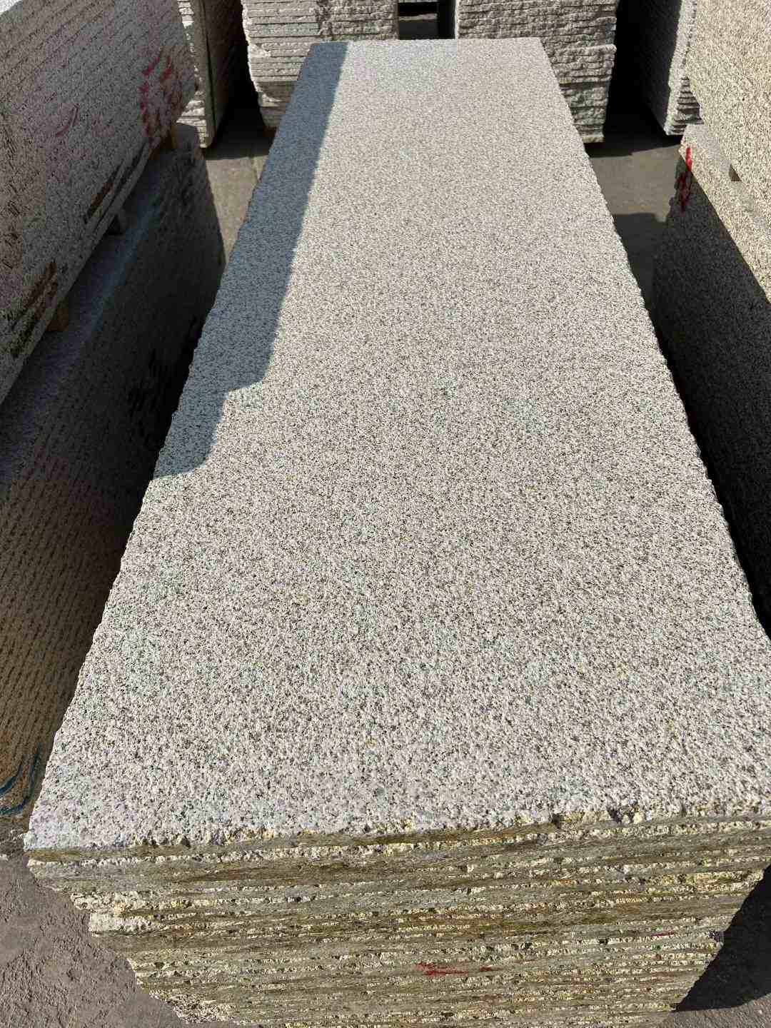 西藏 黄金麻花岗岩荔枝面毛板，半成品