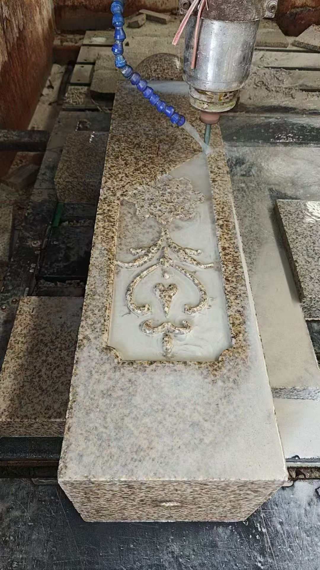 西藏 黄金麻花岗岩异形加工雕刻栏杆大柱