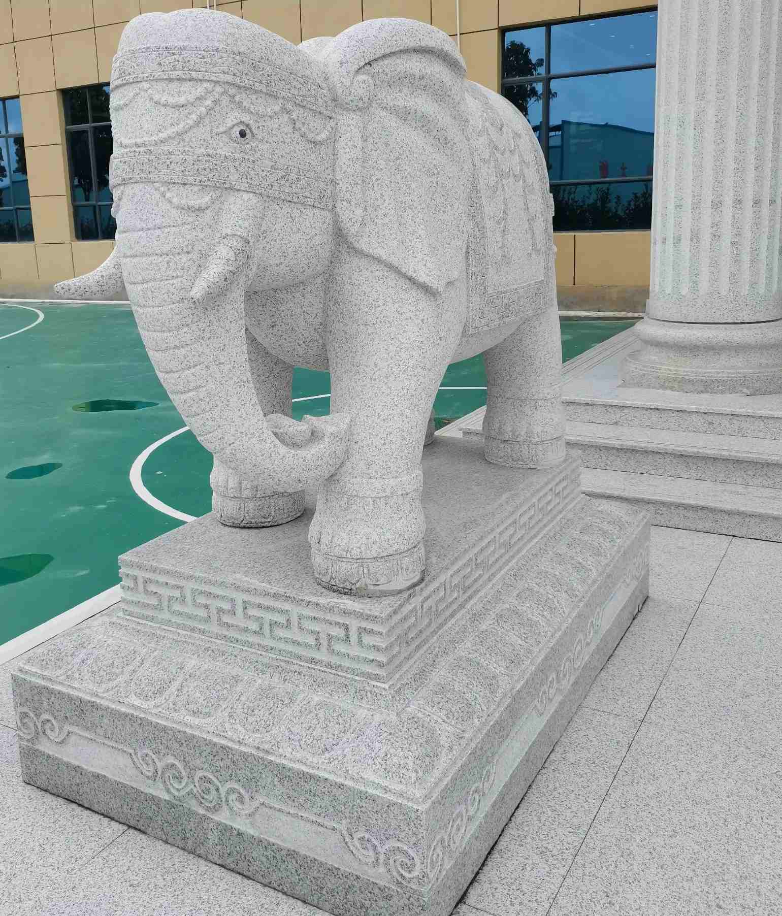 西藏 白麻花岗岩动物异形石雕-大象