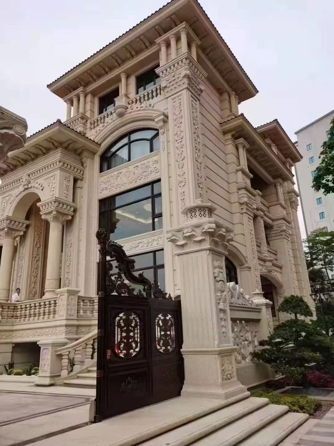 西藏 黄金麻花岗岩别墅外墙干挂效果展示