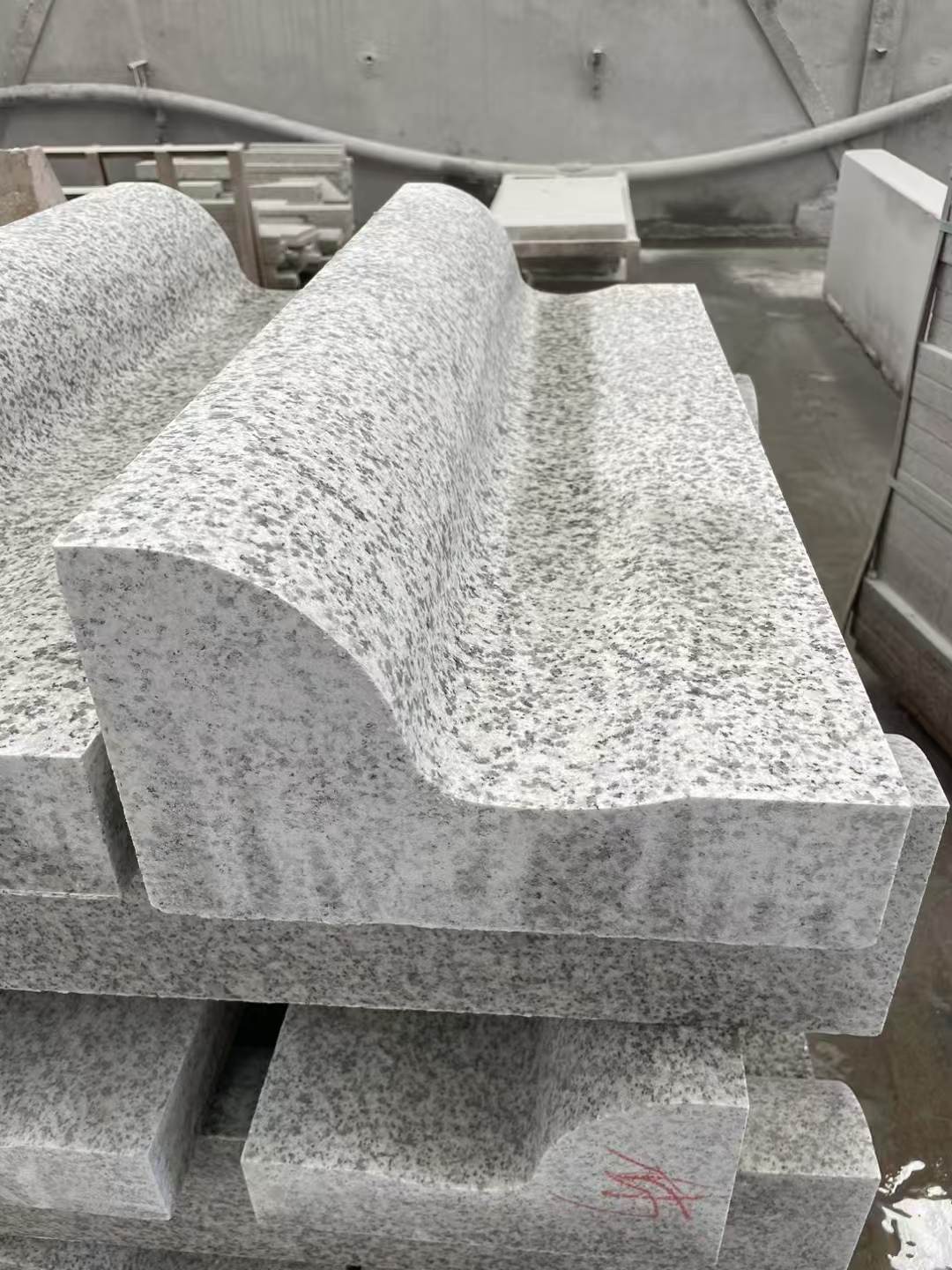 西藏 白麻花岗岩S型路沿石，路侧石，马路牙子等